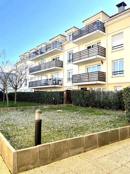 Grand F3 A 30Mn De Paris - Terrasse + Parking Prive Apartment Saint-Ouen-l'Aumone Ngoại thất bức ảnh