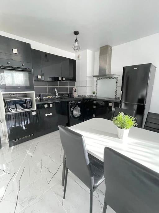 Grand F3 A 30Mn De Paris - Terrasse + Parking Prive Apartment Saint-Ouen-l'Aumone Ngoại thất bức ảnh